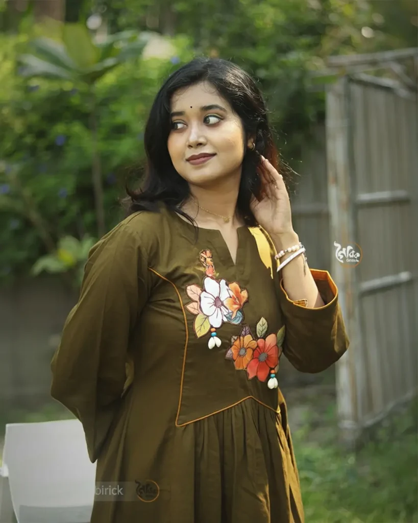goirick olive reen embroidered kurti for women